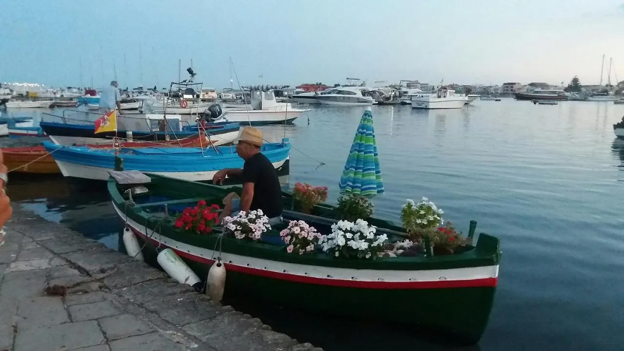 Hotel Casa Maritri Locazione Turistica à Marzamemi Maison d'hôtes
